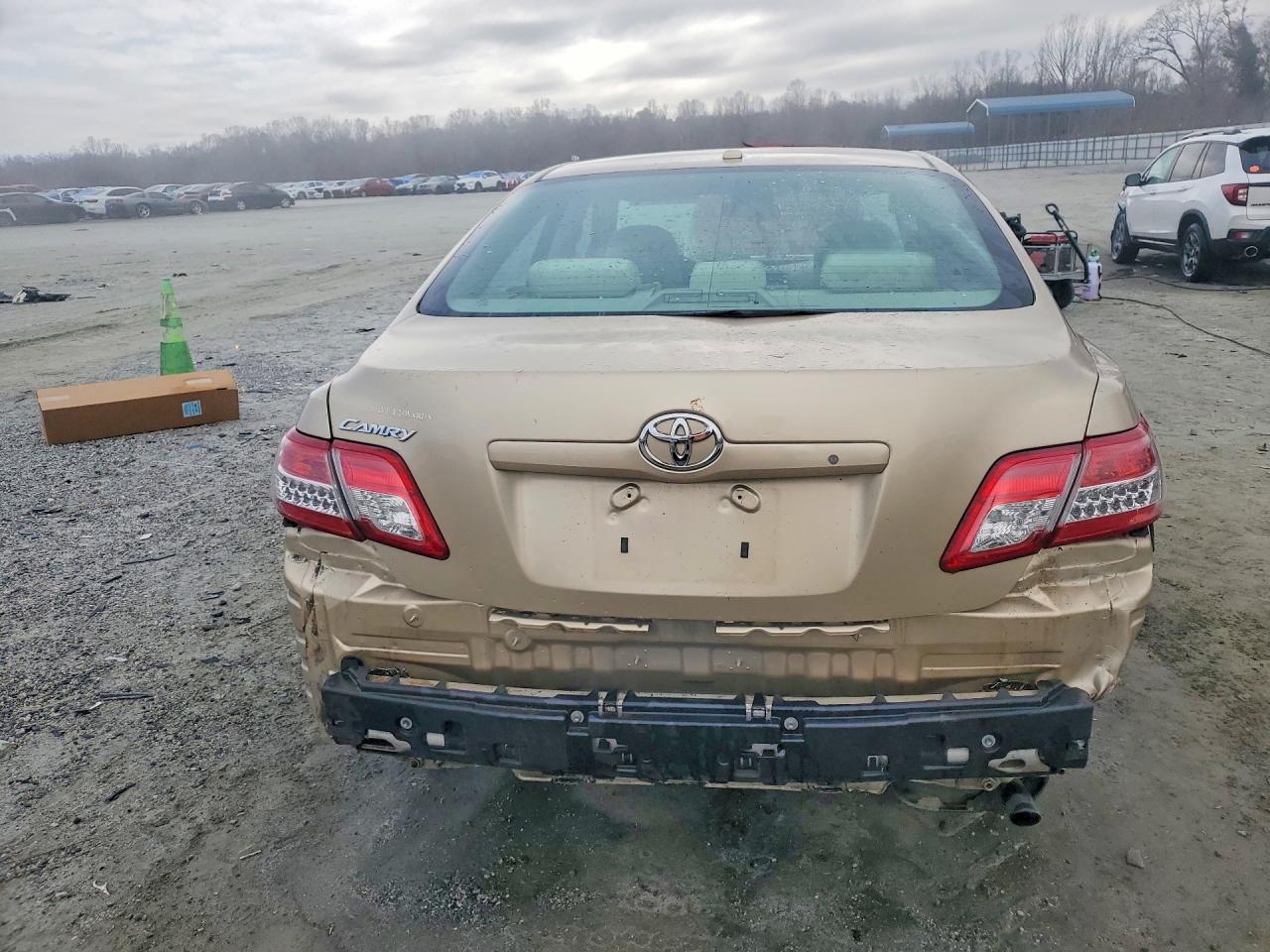 2011 TOYOTA CAMRY BASE photo 11