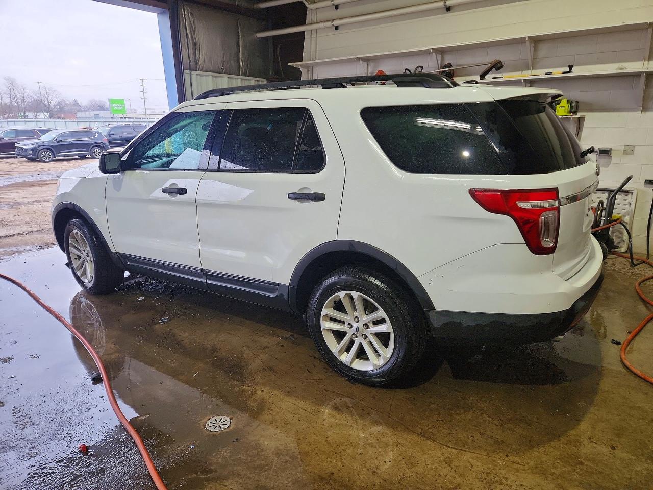 2015 FORD EXPLORER photo 2