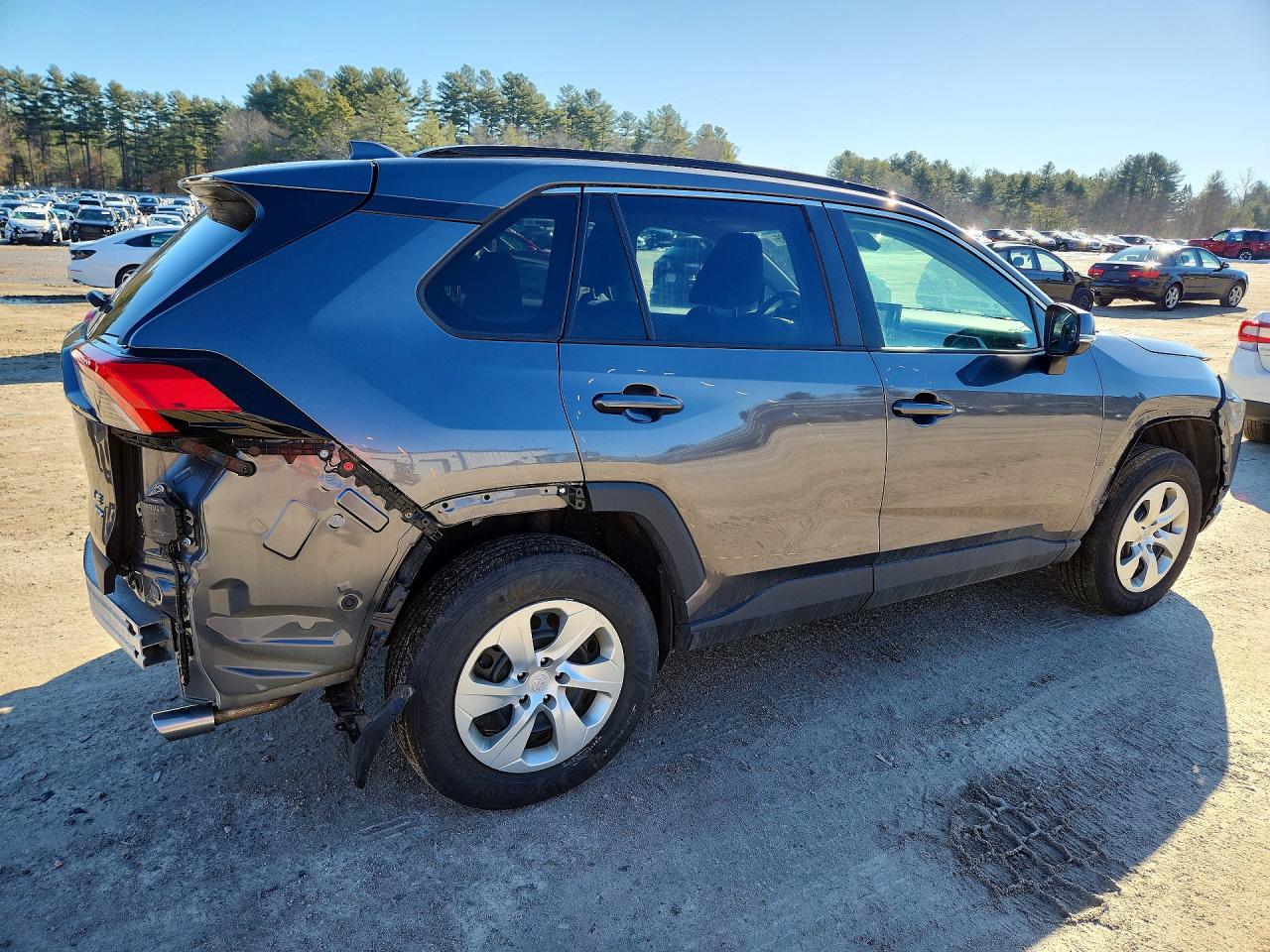 2021 TOYOTA RAV4 LE photo 5