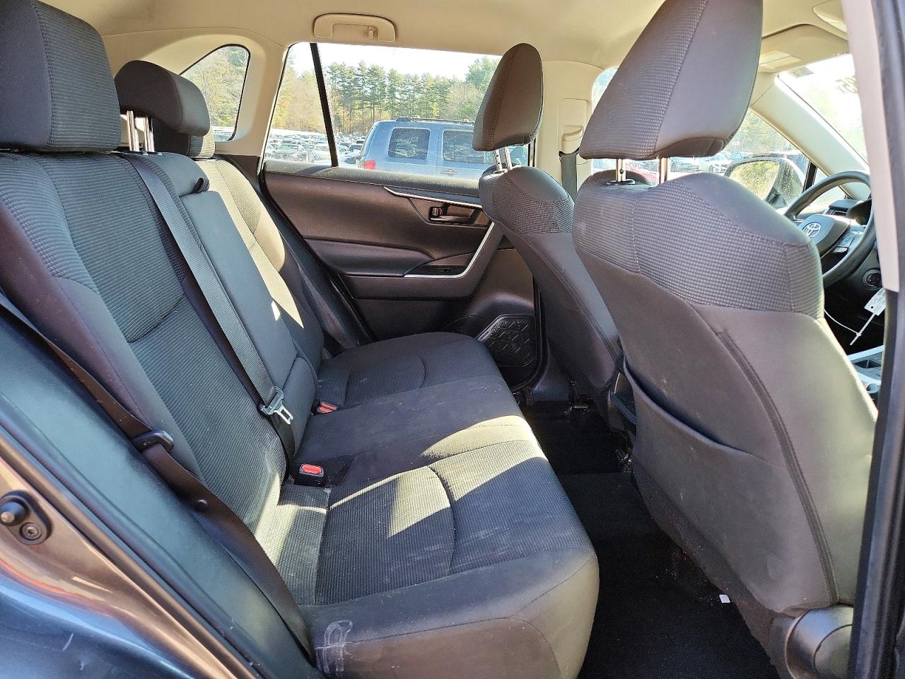 2021 TOYOTA RAV4 LE photo 21
