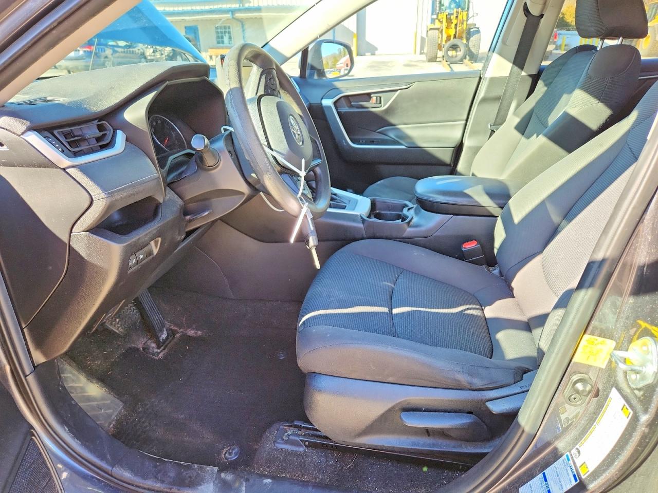 2021 TOYOTA RAV4 LE photo 13