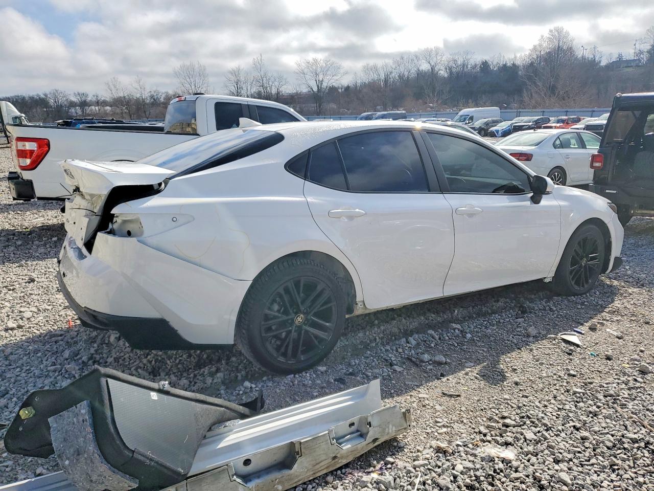2025 TOYOTA CAMRY SE photo 5
