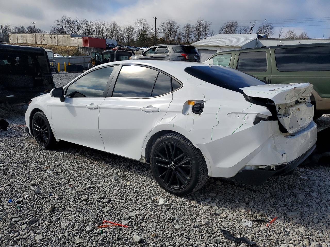2025 TOYOTA CAMRY SE photo 3