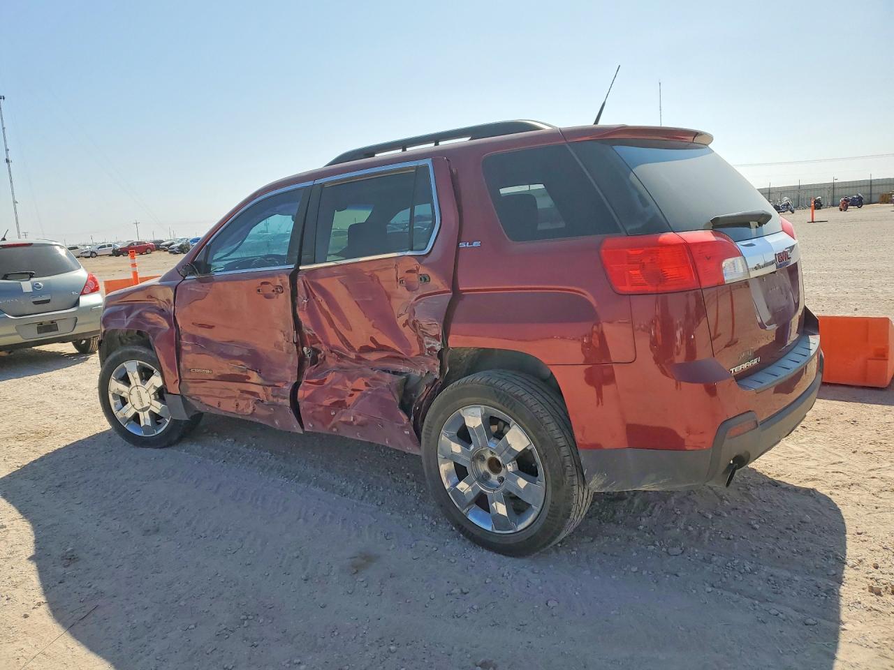 2011 GMC TERRAIN SLE photo 3