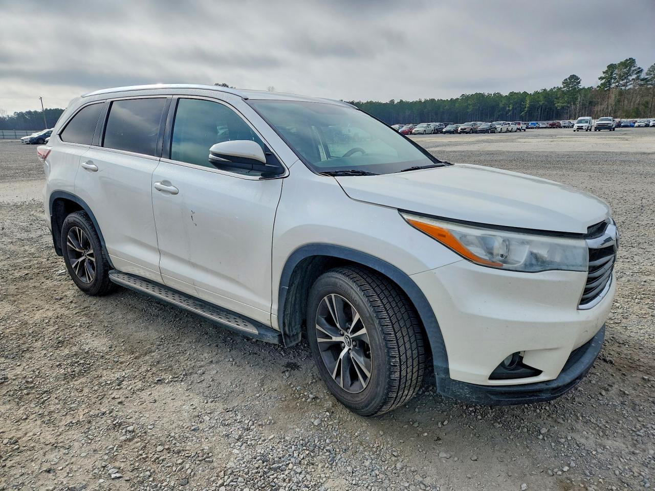 2016 TOYOTA HIGHLANDER XLE photo 7