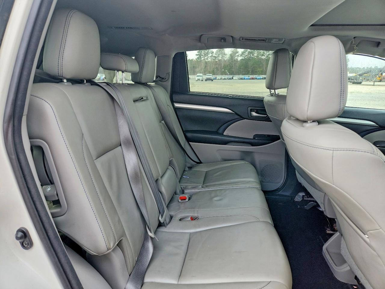 2016 TOYOTA HIGHLANDER XLE photo 21