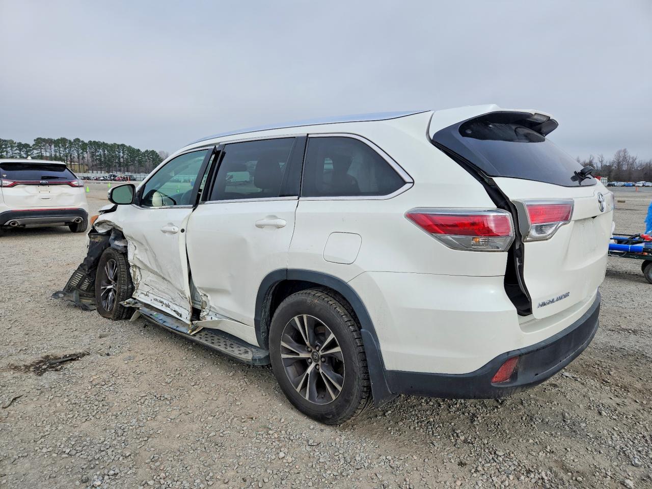 2016 TOYOTA HIGHLANDER XLE photo 3