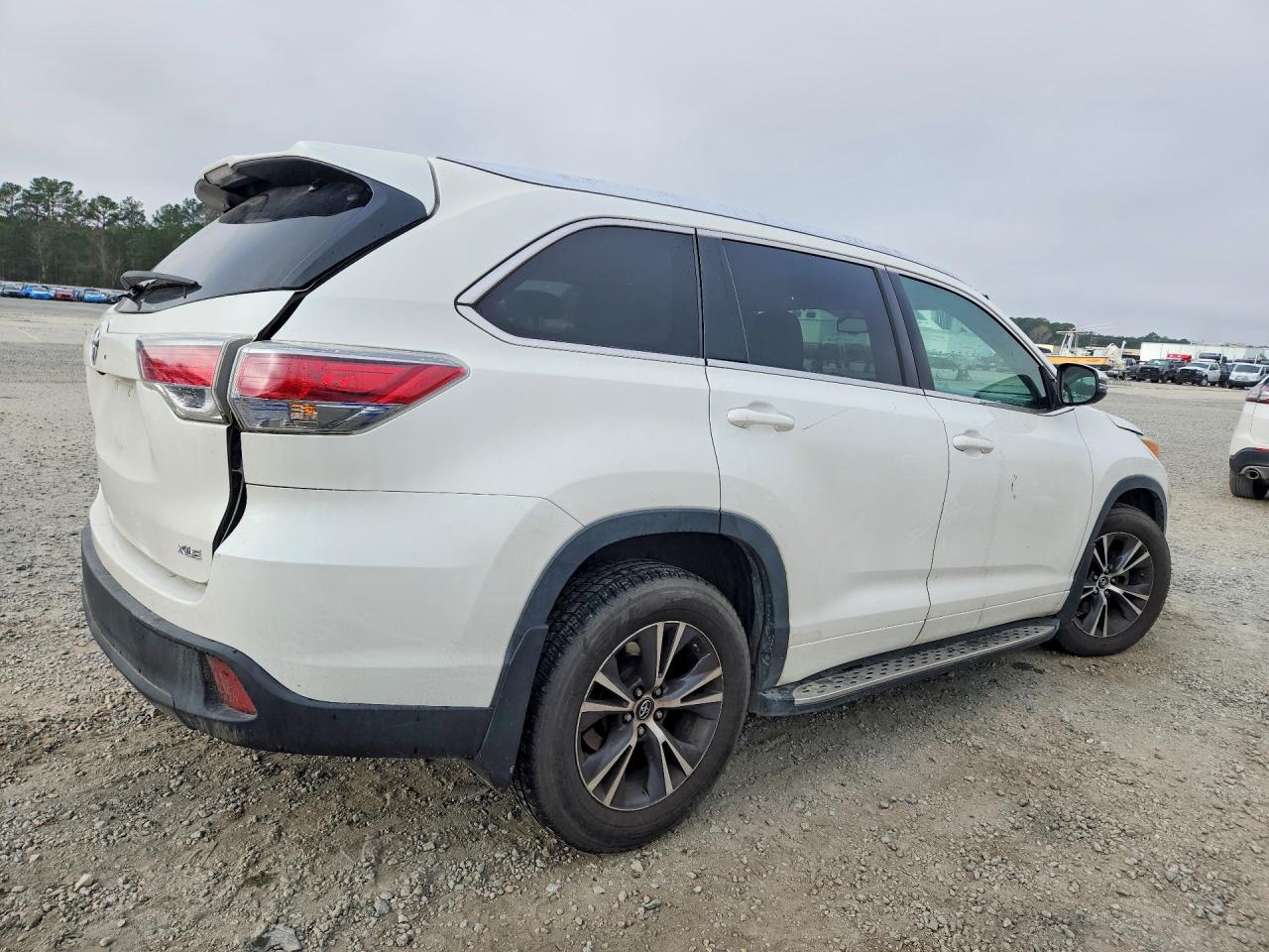 2016 TOYOTA HIGHLANDER XLE photo 5