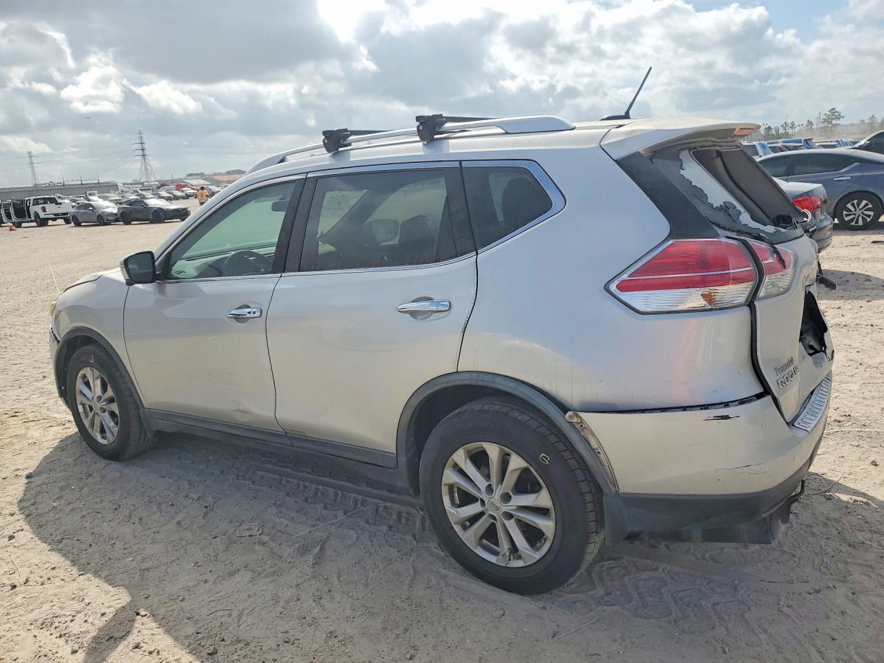 2016 NISSAN ROGUE SV photo 2