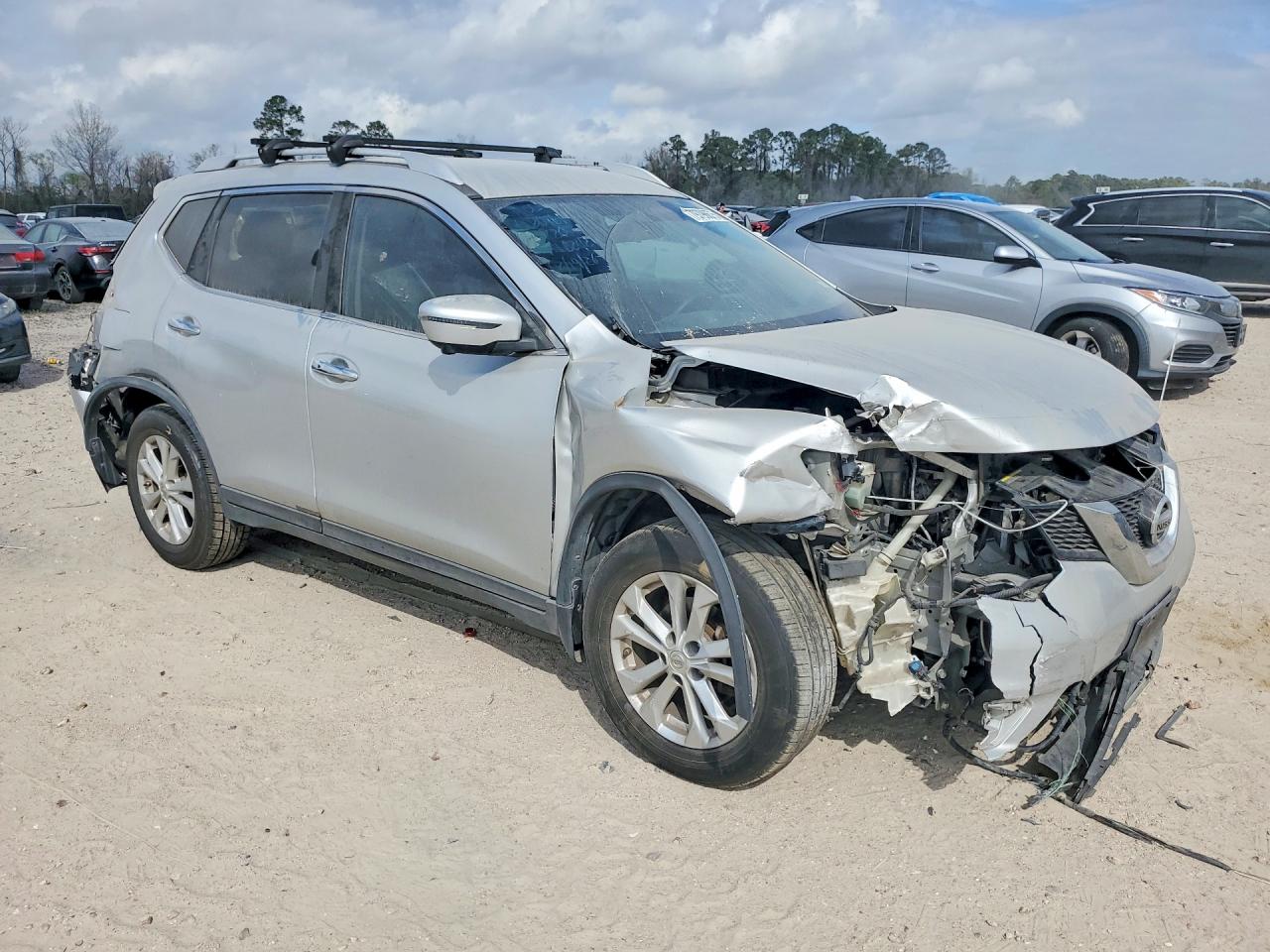 2016 NISSAN ROGUE SV photo 4