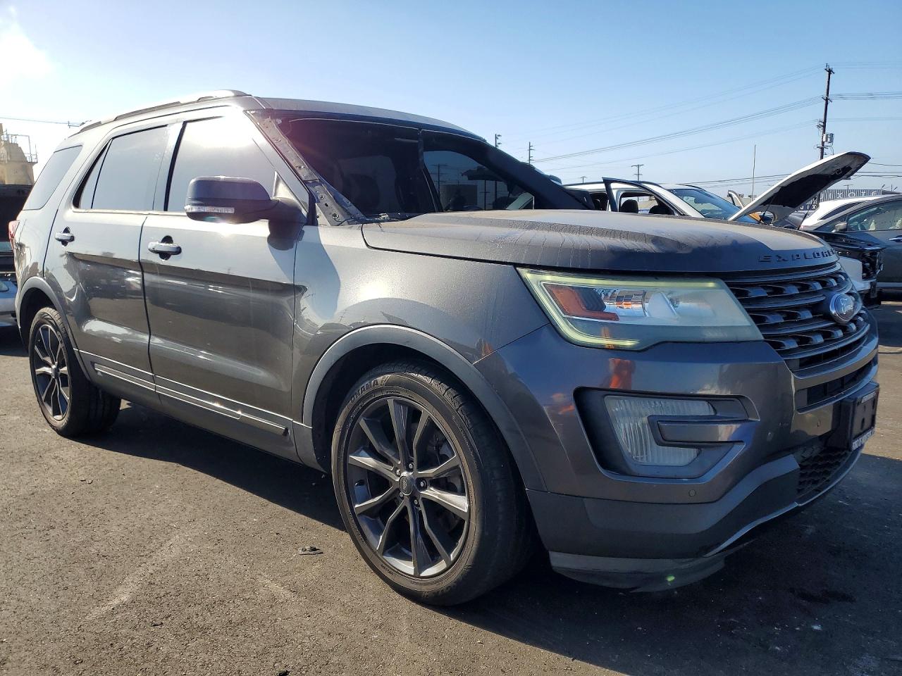 2017 FORD EXPLORER XLT photo 4