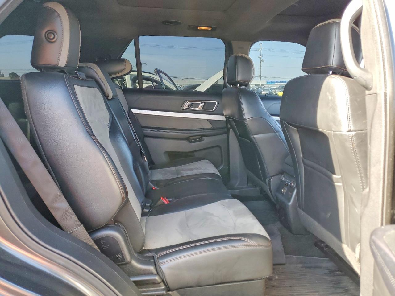 2017 FORD EXPLORER XLT photo 11