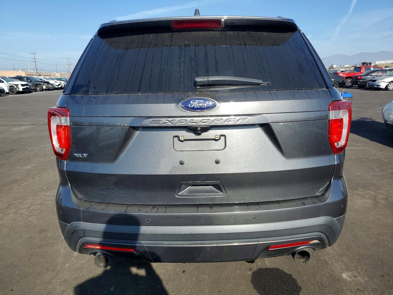 2017 FORD EXPLORER XLT photo 6