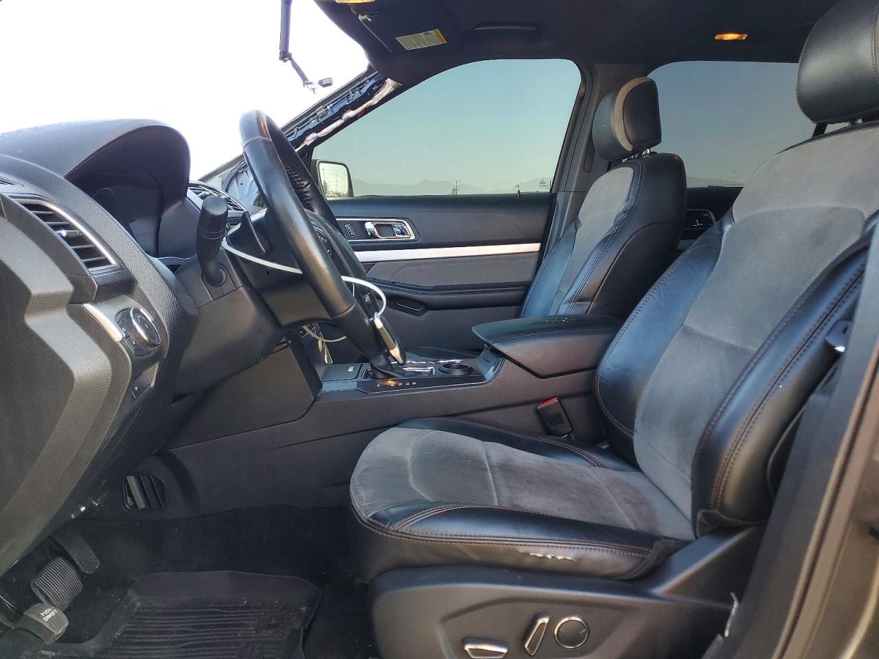 2017 FORD EXPLORER XLT photo 7