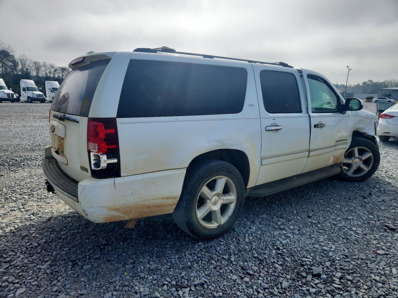 2010 CHEVROLET SUBURBAN C1500 LTZ photo 3