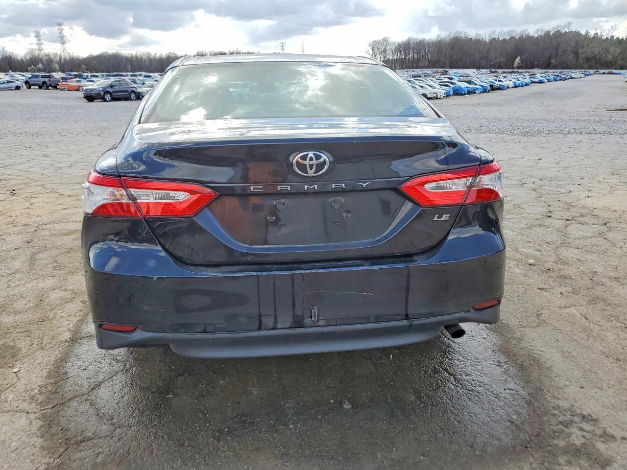 2018 TOYOTA CAMRY LE photo 16