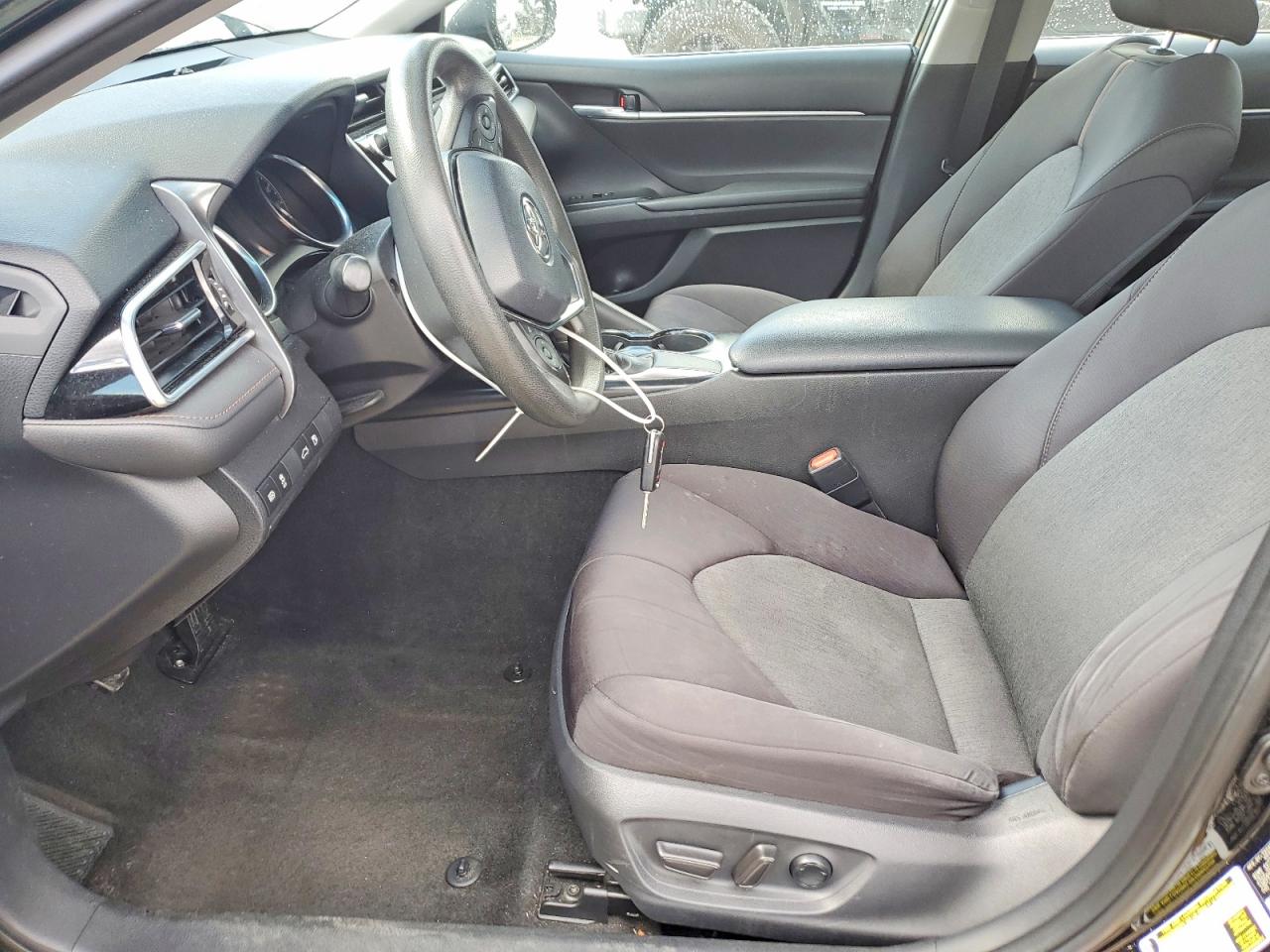 2018 TOYOTA CAMRY LE photo 19