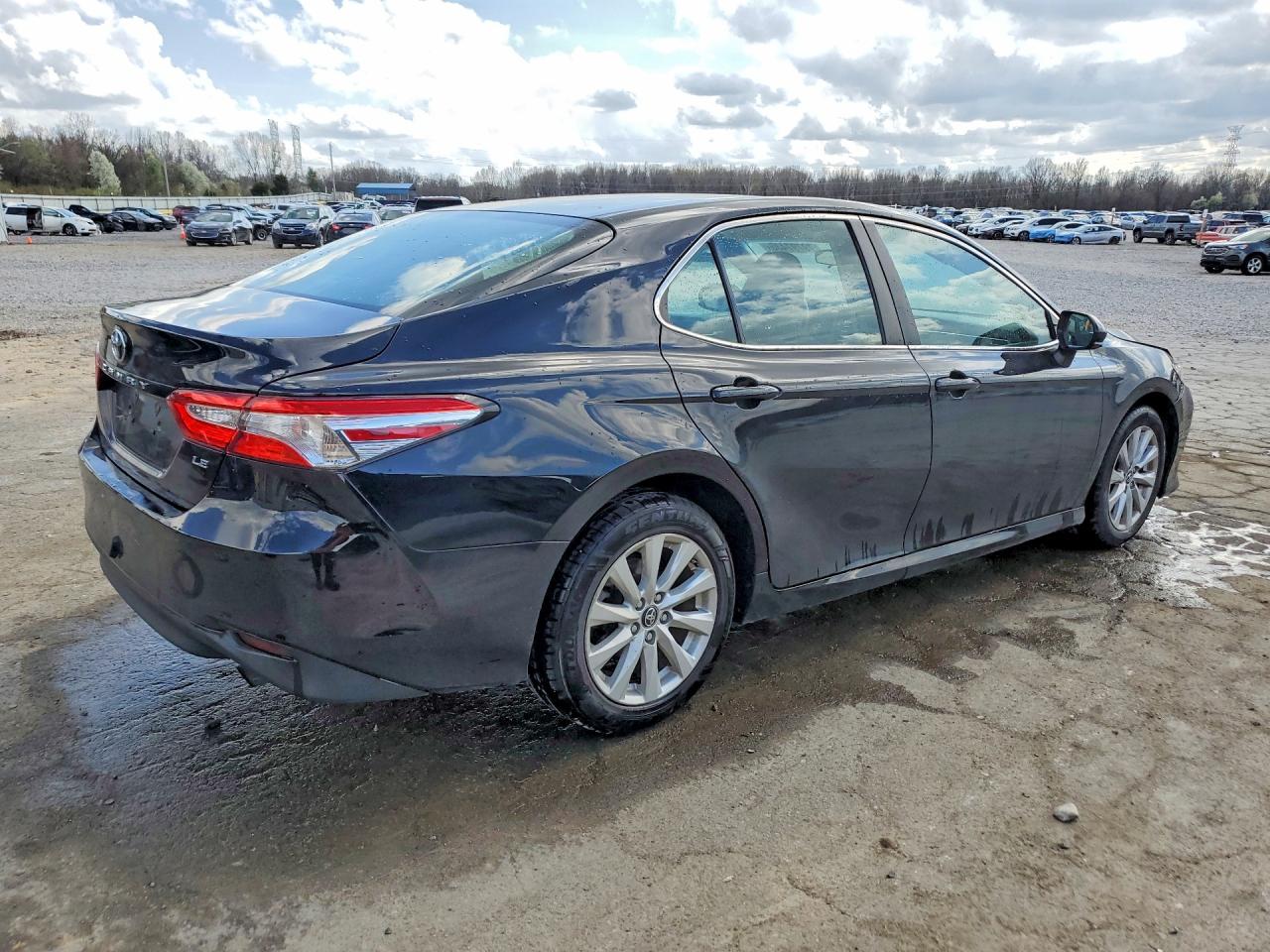 2018 TOYOTA CAMRY LE photo 7