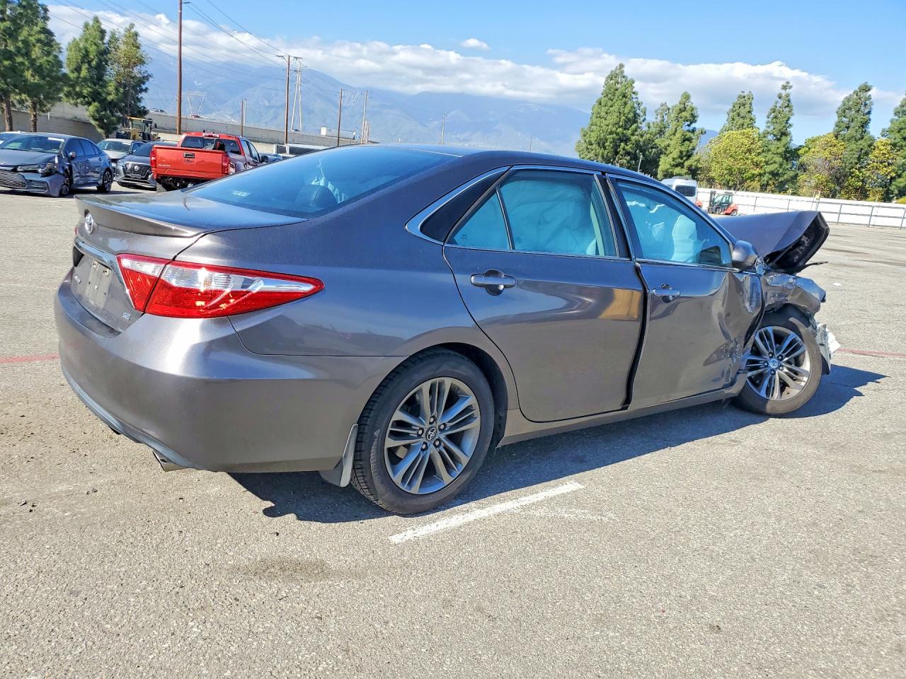 2016 TOYOTA CAMRY SE photo 7