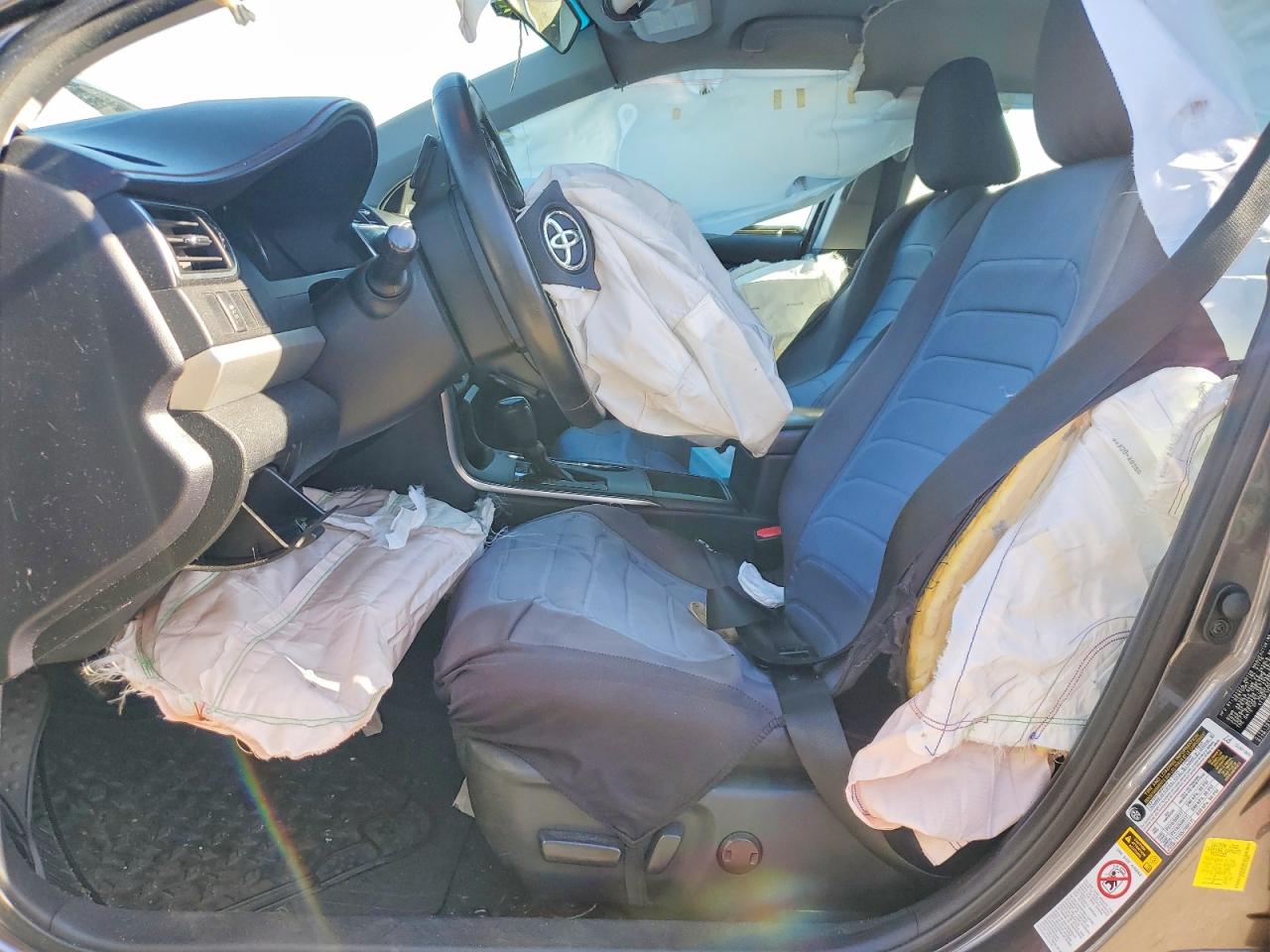 2016 TOYOTA CAMRY SE photo 19