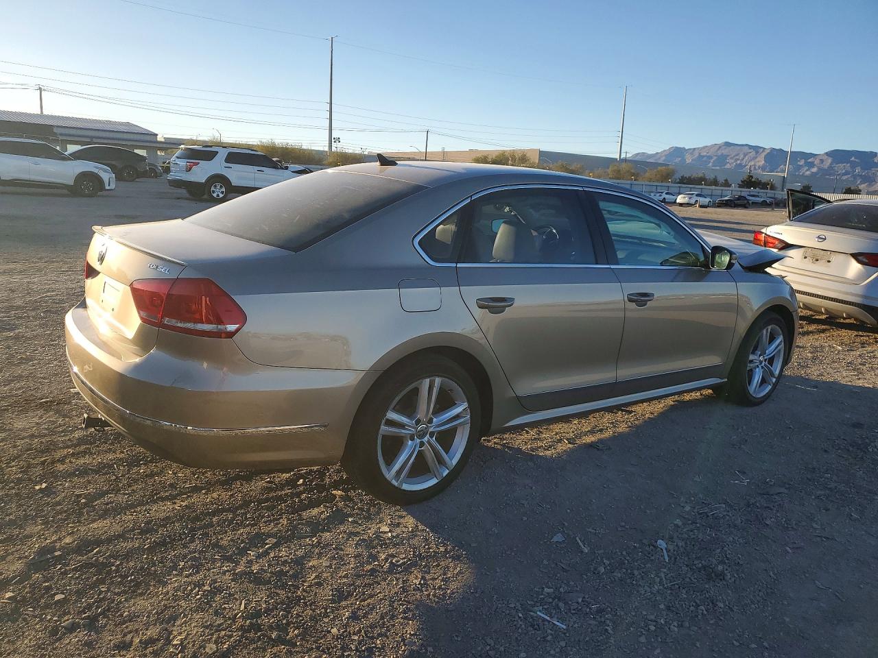 2015 VOLKSWAGEN PASSAT SEL photo 7