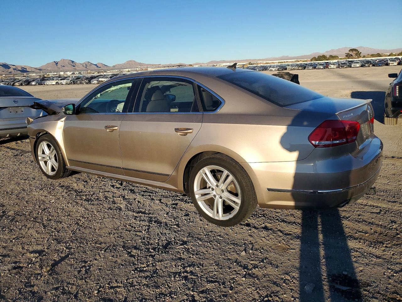 2015 VOLKSWAGEN PASSAT SEL photo 4