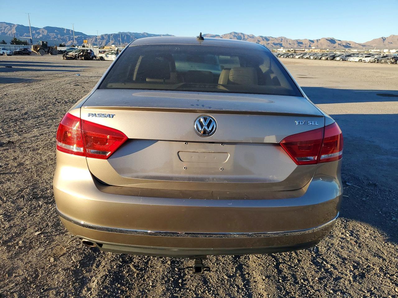 2015 VOLKSWAGEN PASSAT SEL photo 16