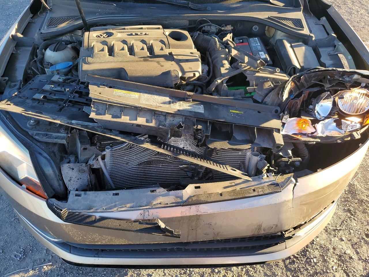 2015 VOLKSWAGEN PASSAT SEL photo 31