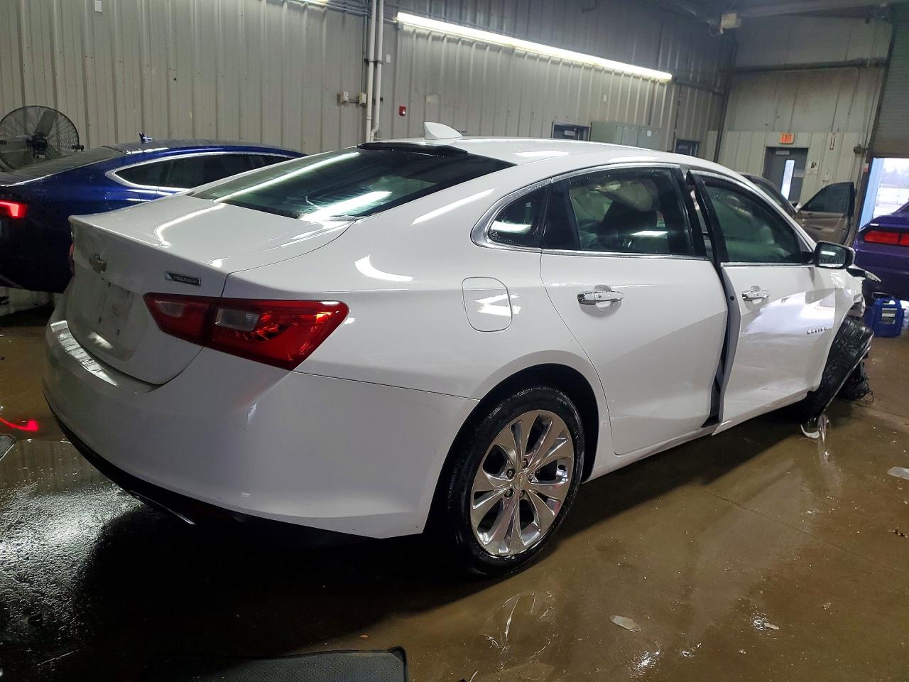 2017 CHEVROLET MALIBU PREMIER photo 3