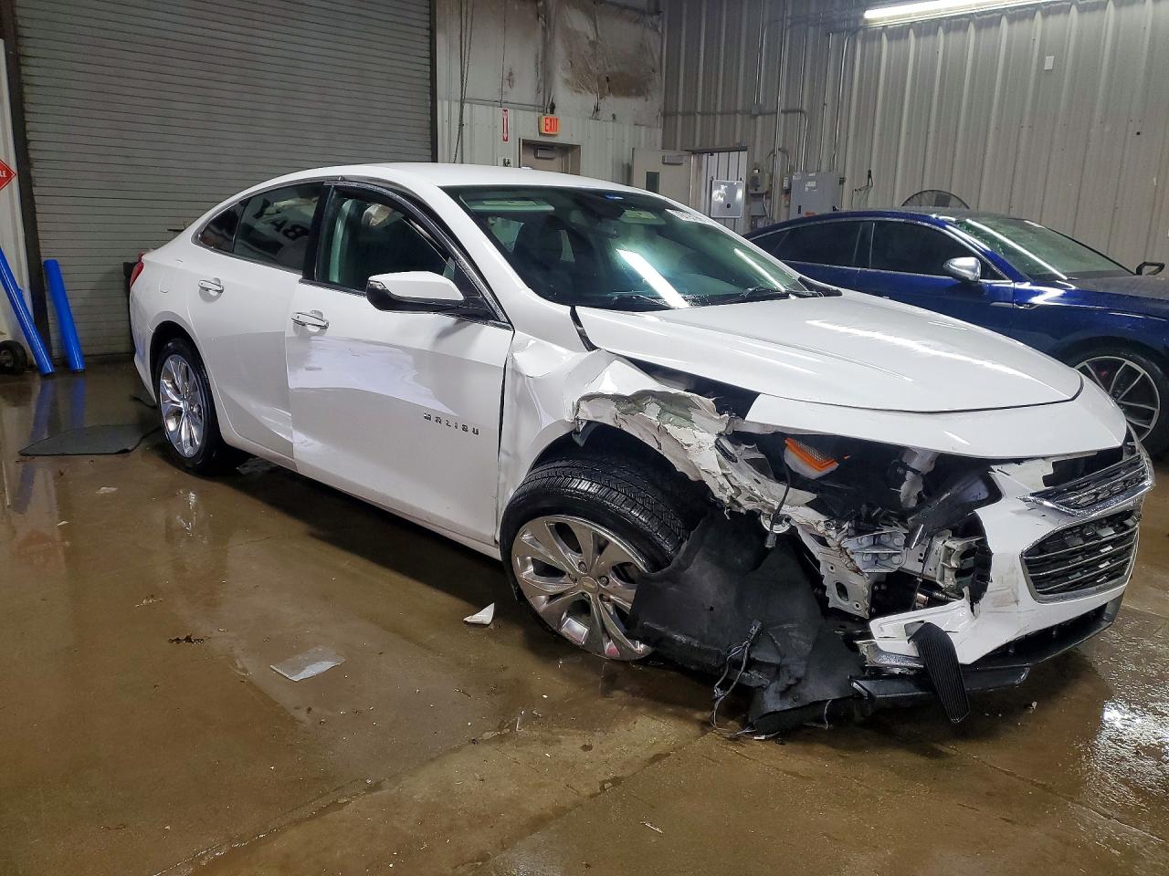 2017 CHEVROLET MALIBU PREMIER photo 4