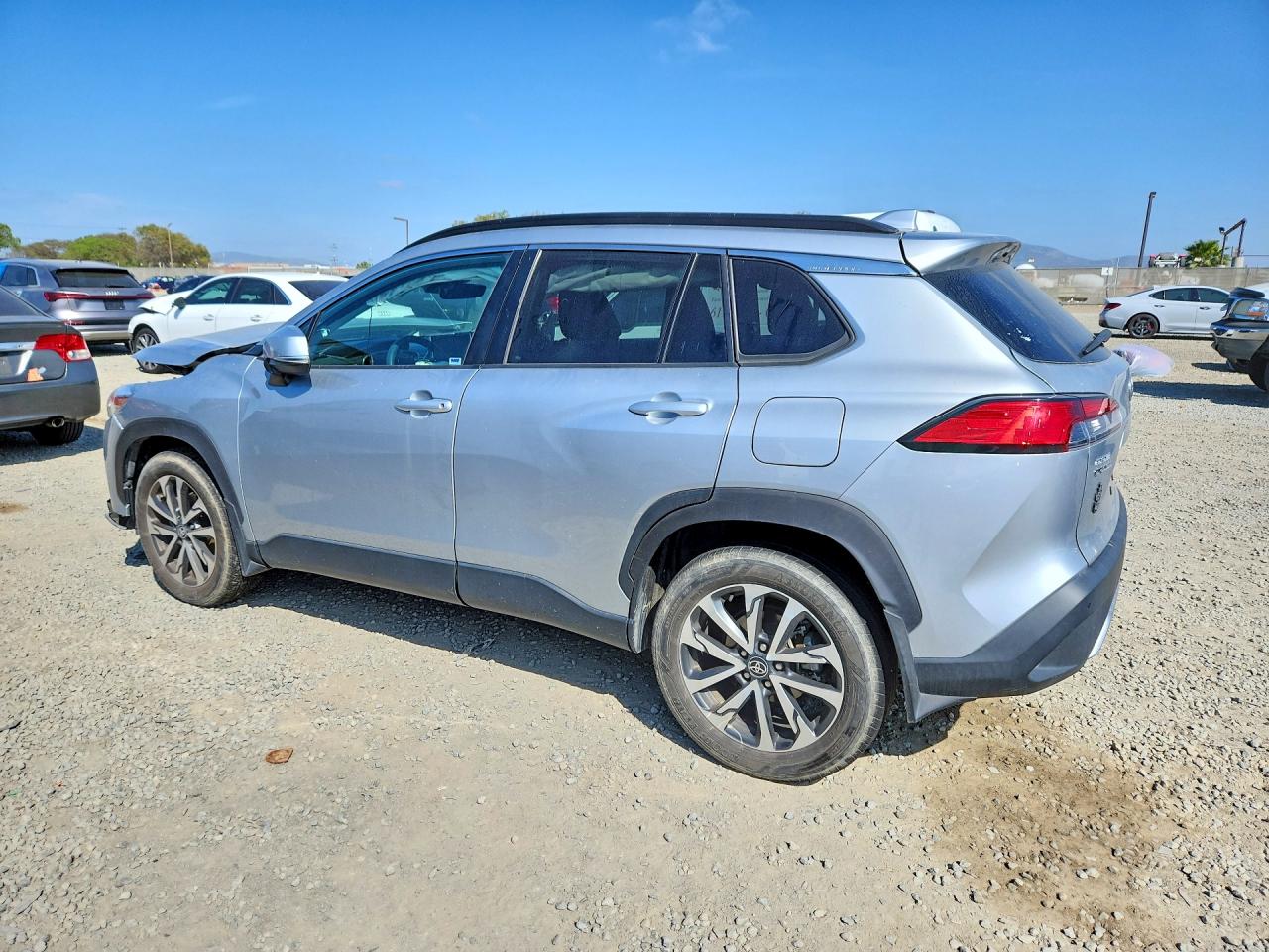 2023 TOYOTA COROLLA CROSS XLE photo 4