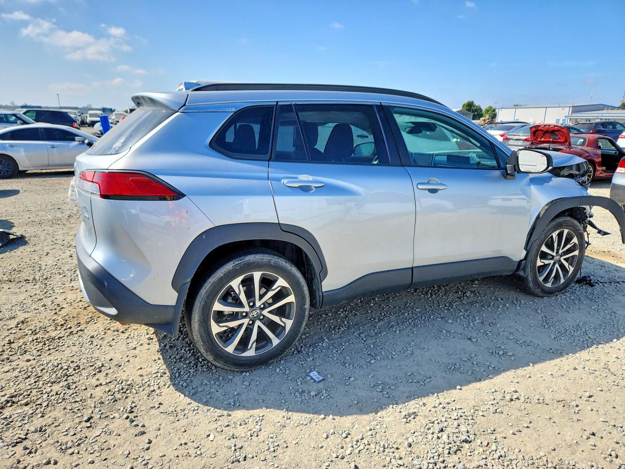 2023 TOYOTA COROLLA CROSS XLE photo 7