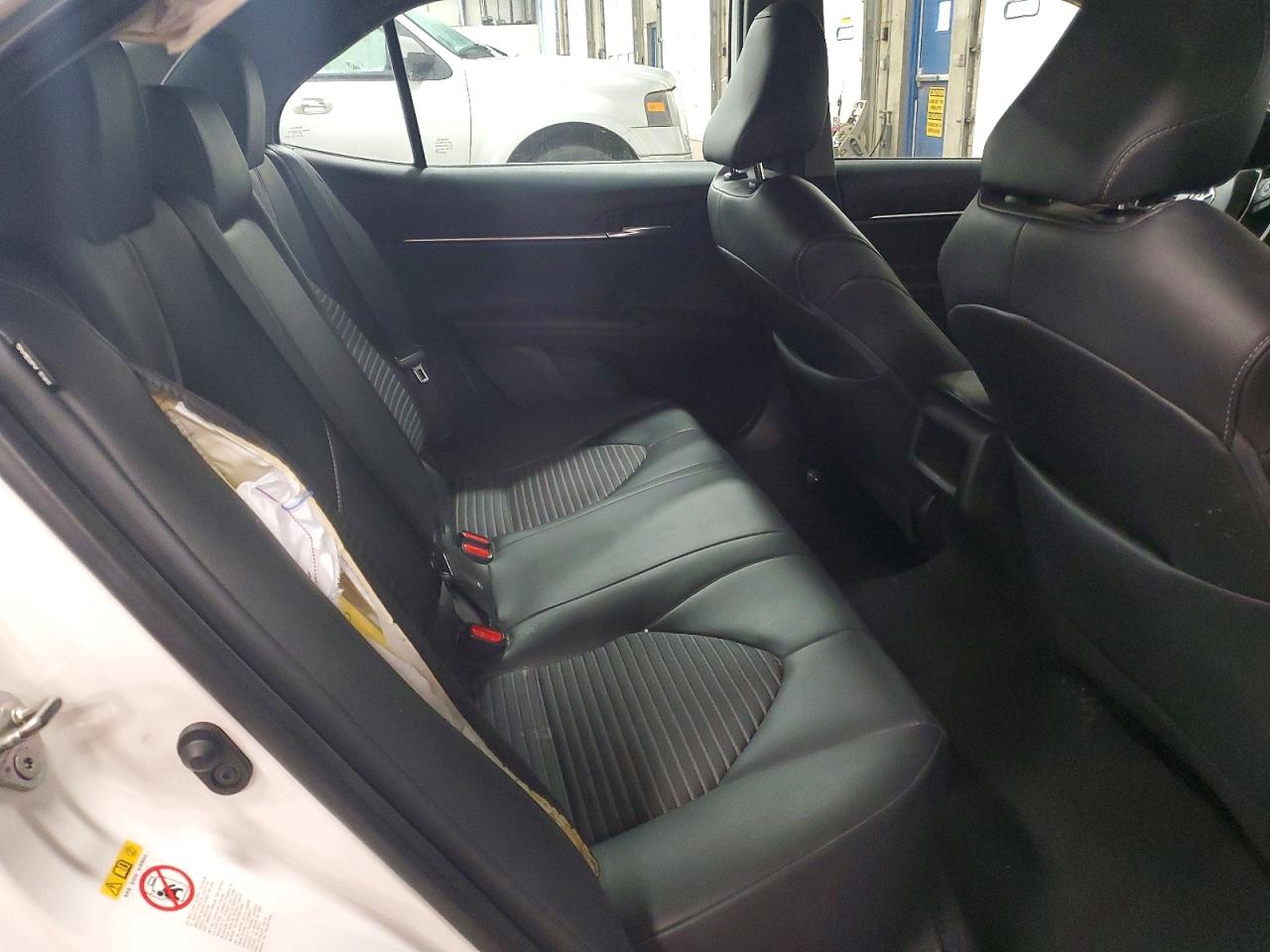 2019 TOYOTA CAMRY SE photo 19