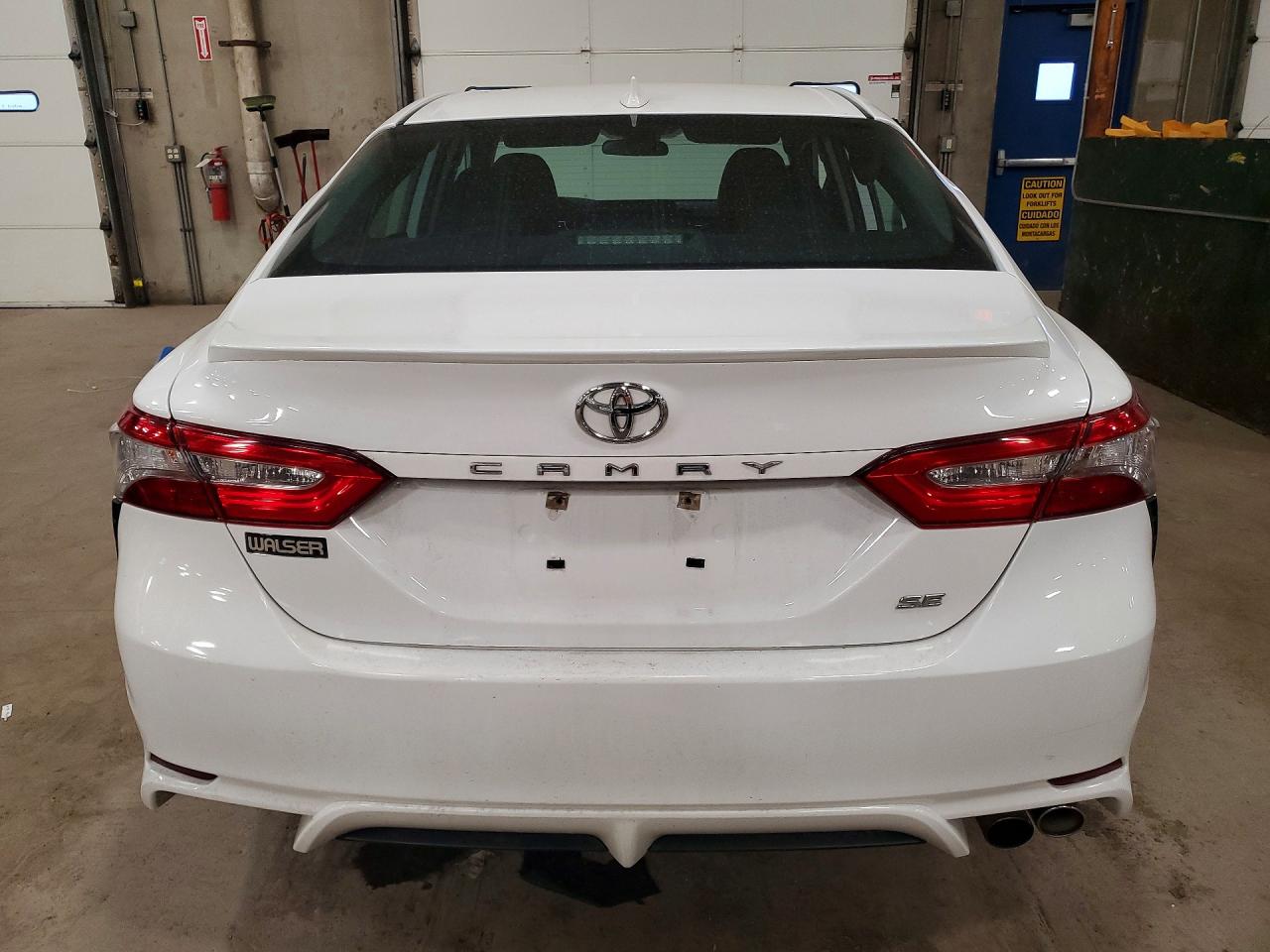 2019 TOYOTA CAMRY SE photo 11