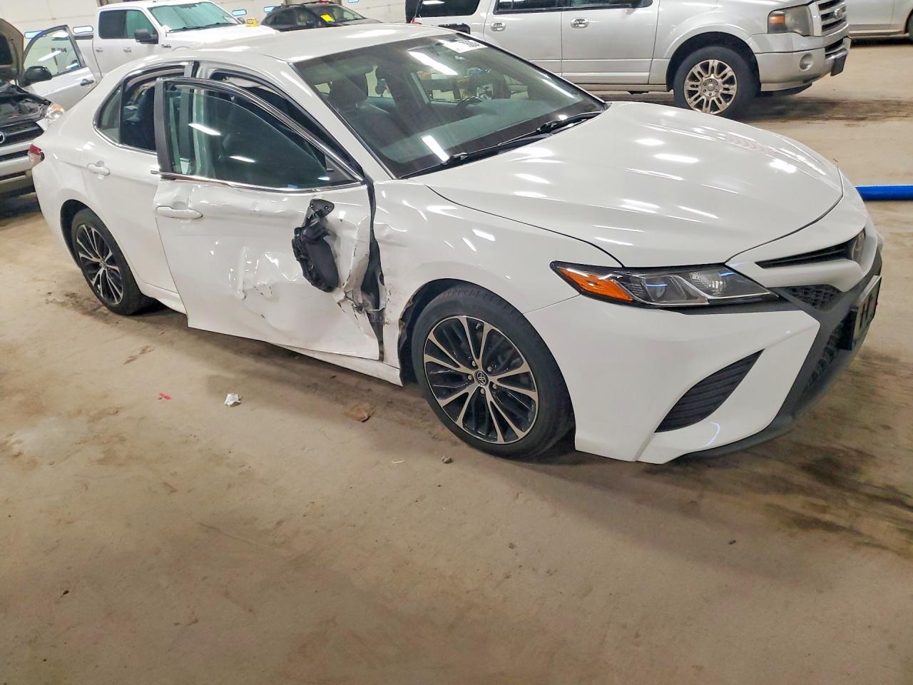 2019 TOYOTA CAMRY SE photo 7
