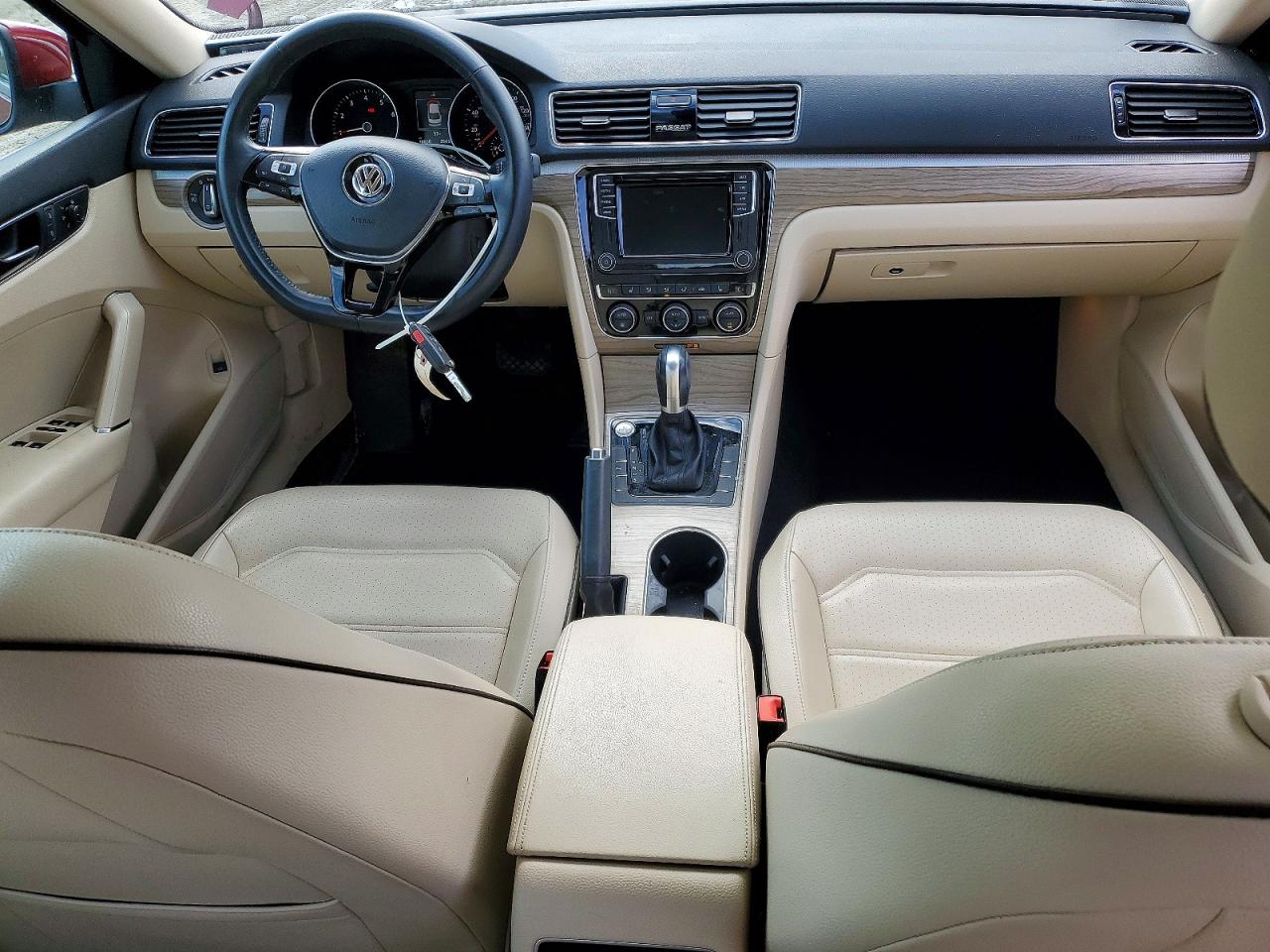 2018 VOLKSWAGEN PASSAT SE photo 8