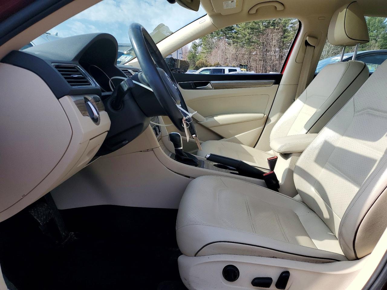 2018 VOLKSWAGEN PASSAT SE photo 7