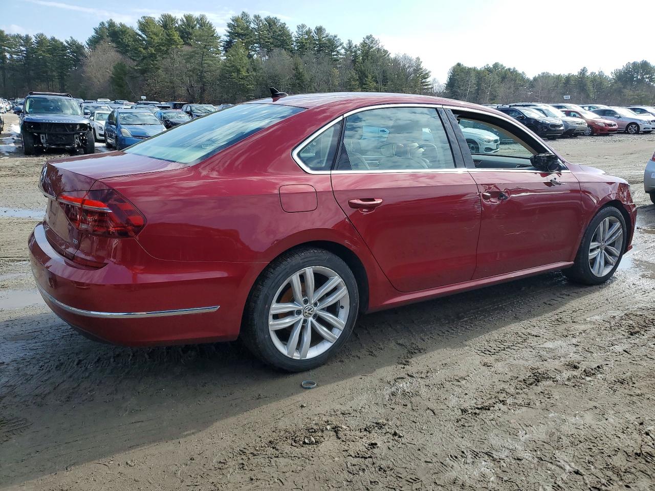 2018 VOLKSWAGEN PASSAT SE photo 3