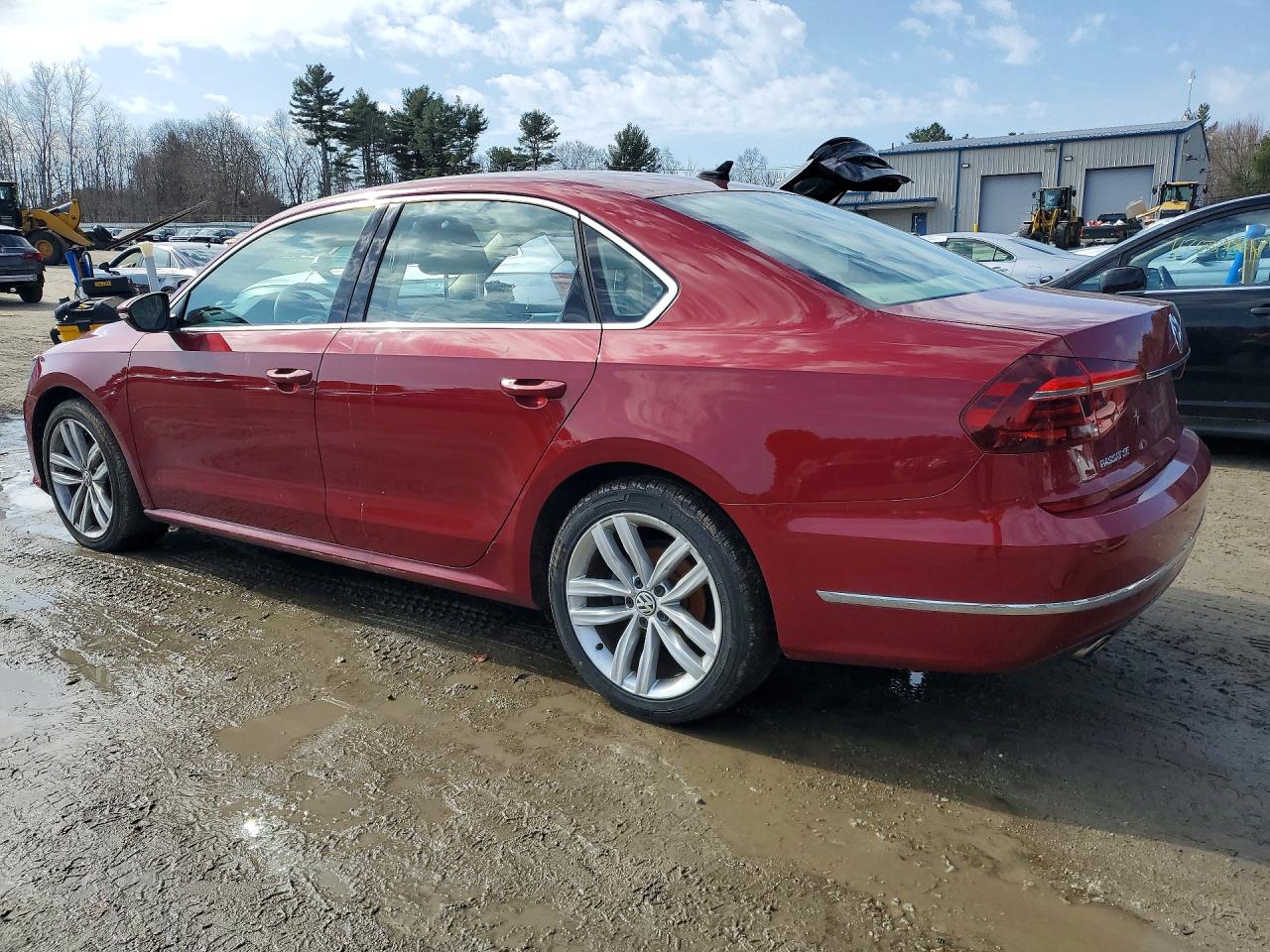 2018 VOLKSWAGEN PASSAT SE photo 2