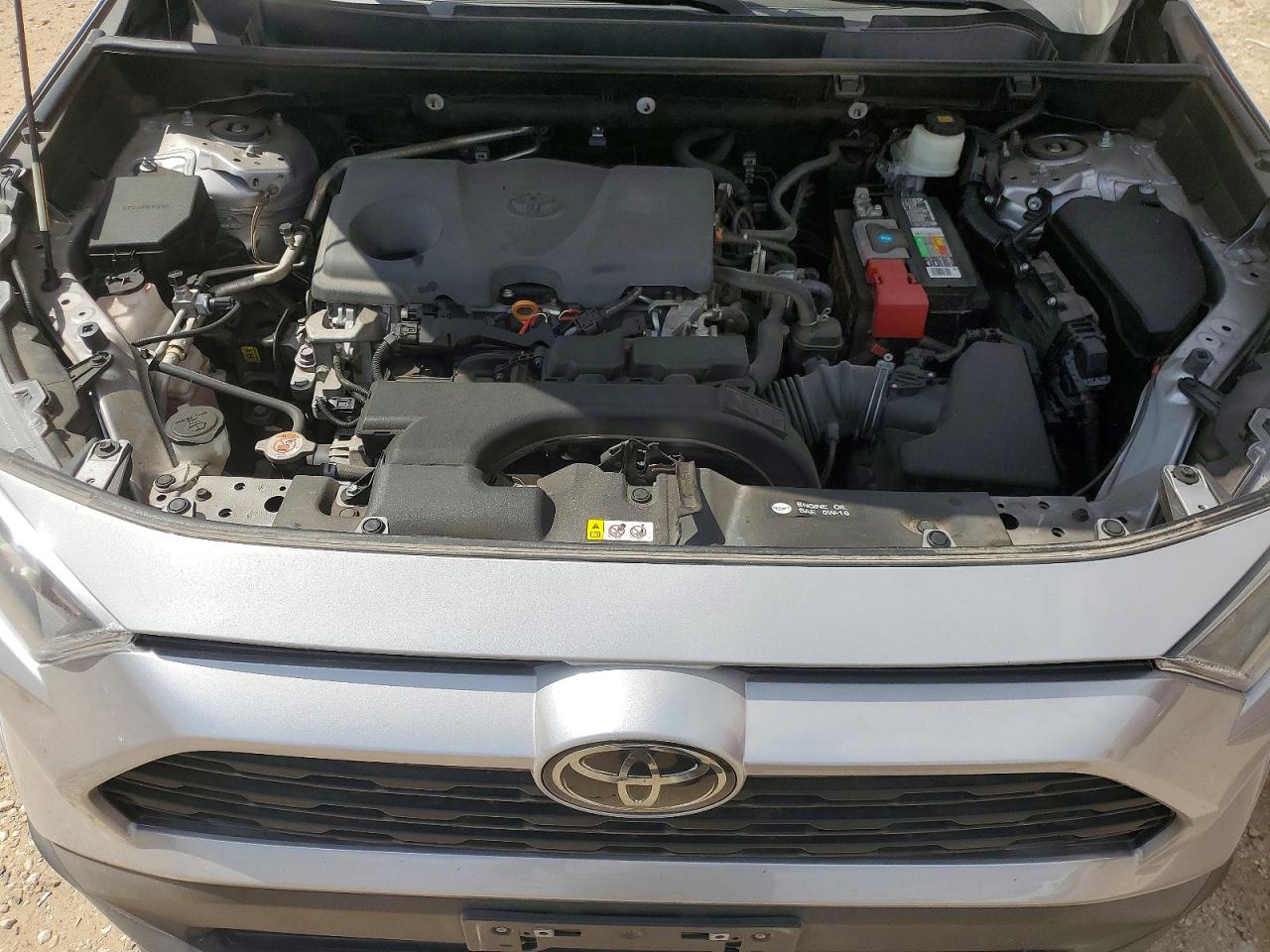 2021 TOYOTA RAV4 LE photo 11