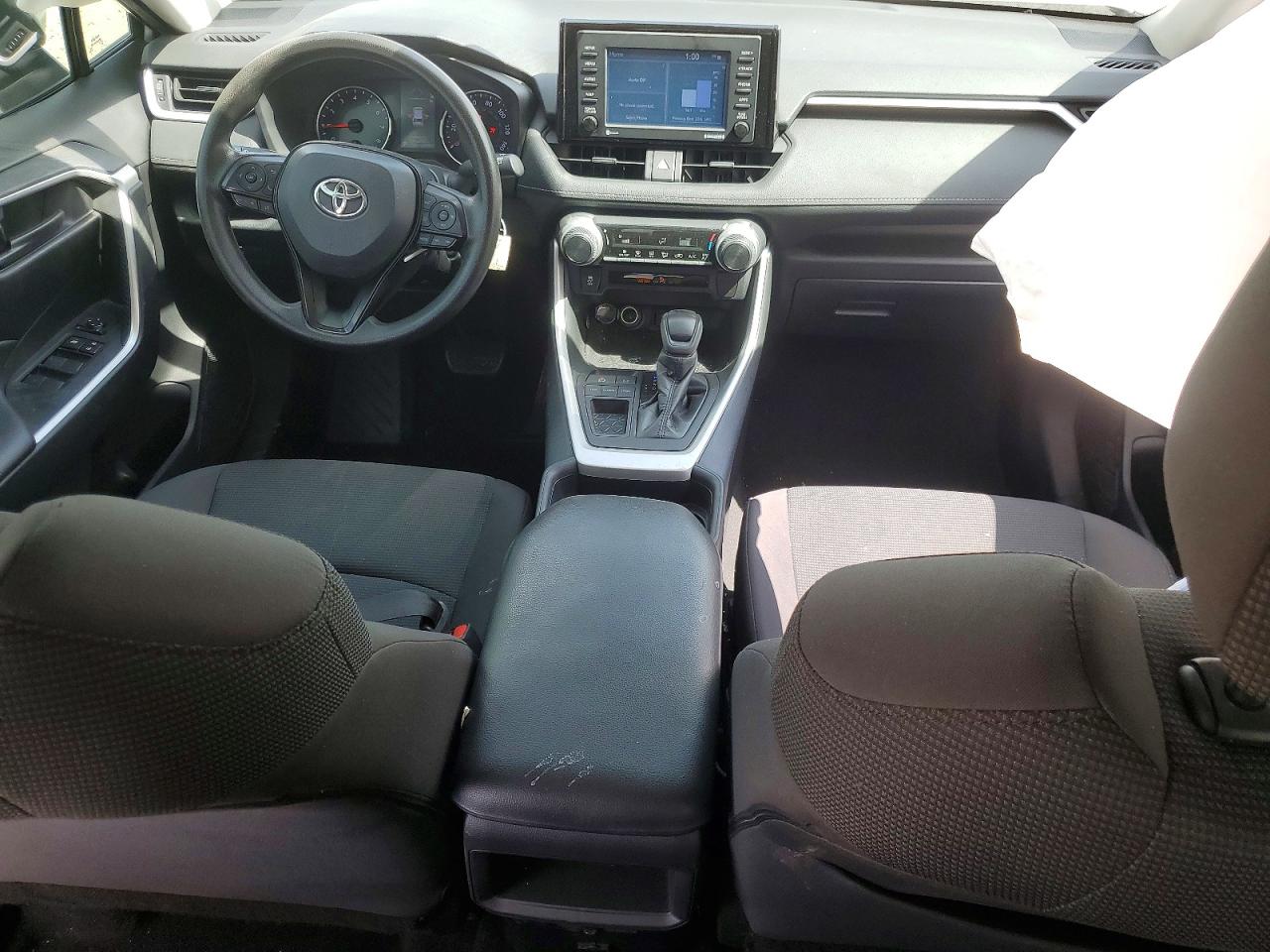 2021 TOYOTA RAV4 LE photo 8