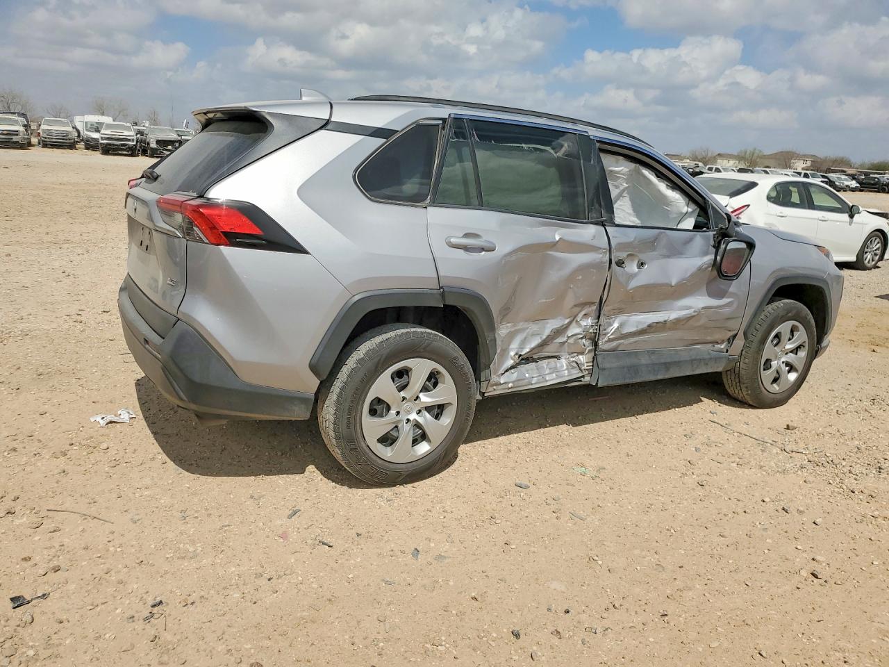 2021 TOYOTA RAV4 LE photo 3