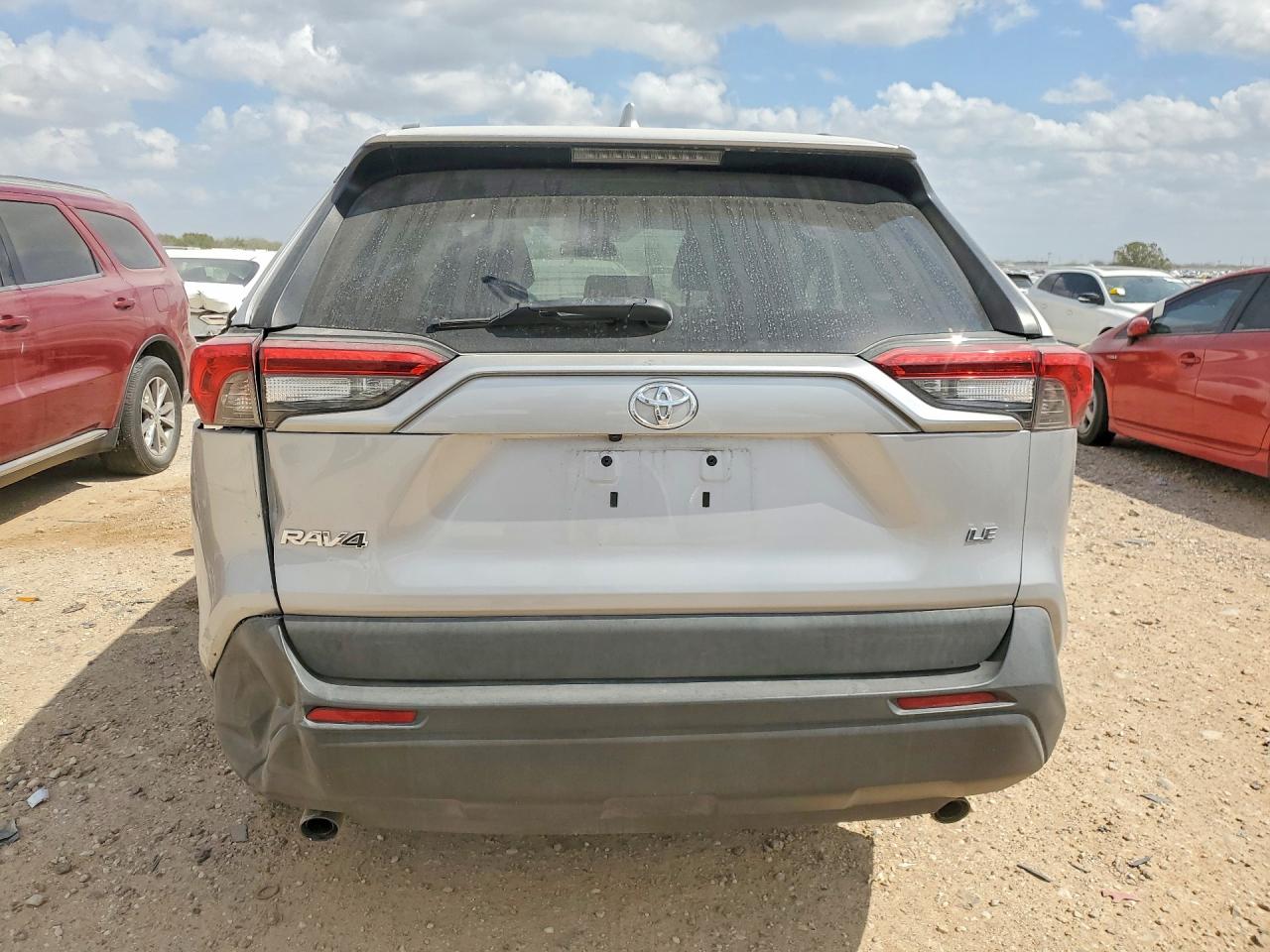 2021 TOYOTA RAV4 LE photo 6