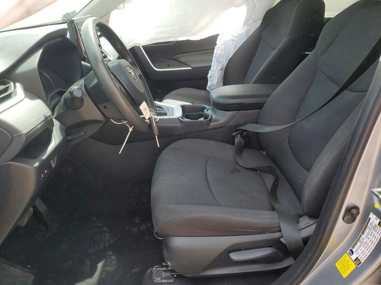 2021 TOYOTA RAV4 LE photo 7
