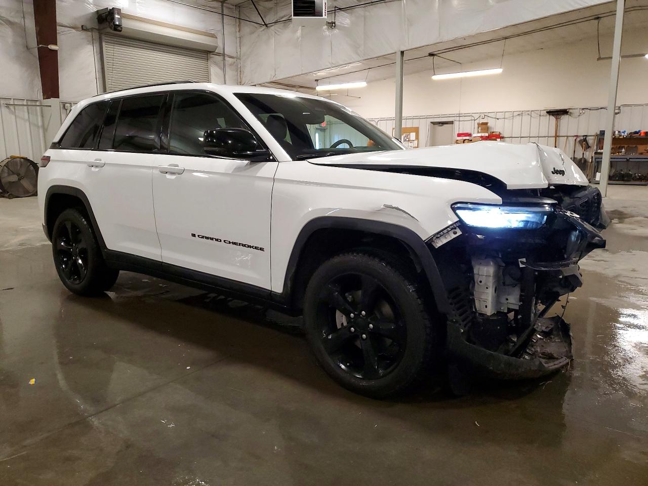 2023 JEEP GRAND CHEROKEE LAREDO photo 10
