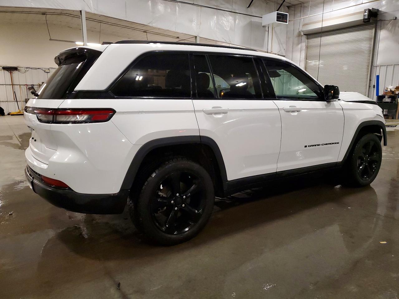 2023 JEEP GRAND CHEROKEE LAREDO photo 7