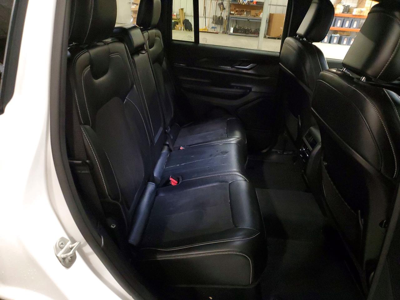 2023 JEEP GRAND CHEROKEE LAREDO photo 31