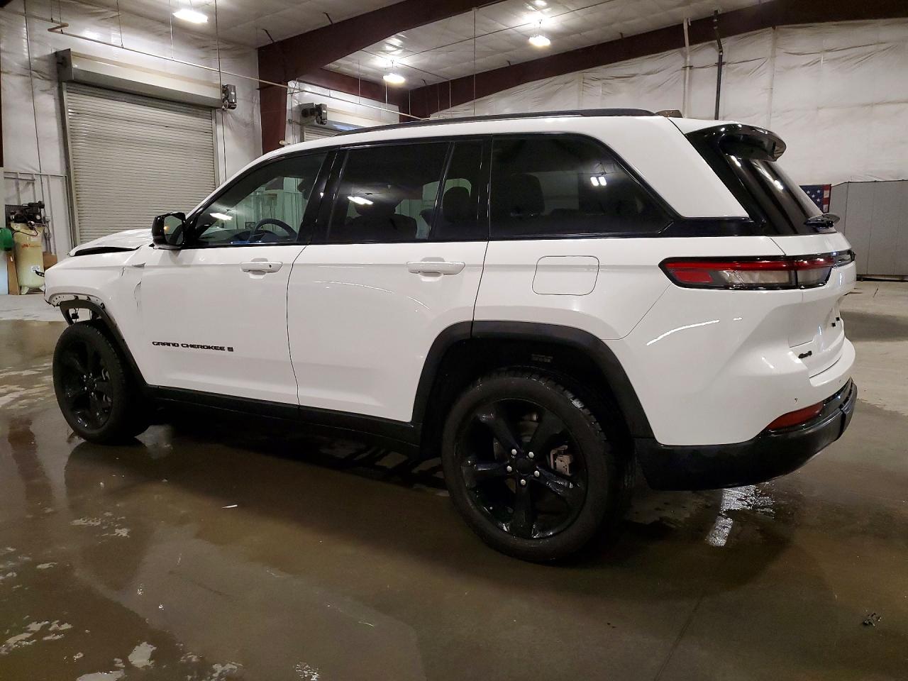 2023 JEEP GRAND CHEROKEE LAREDO photo 4
