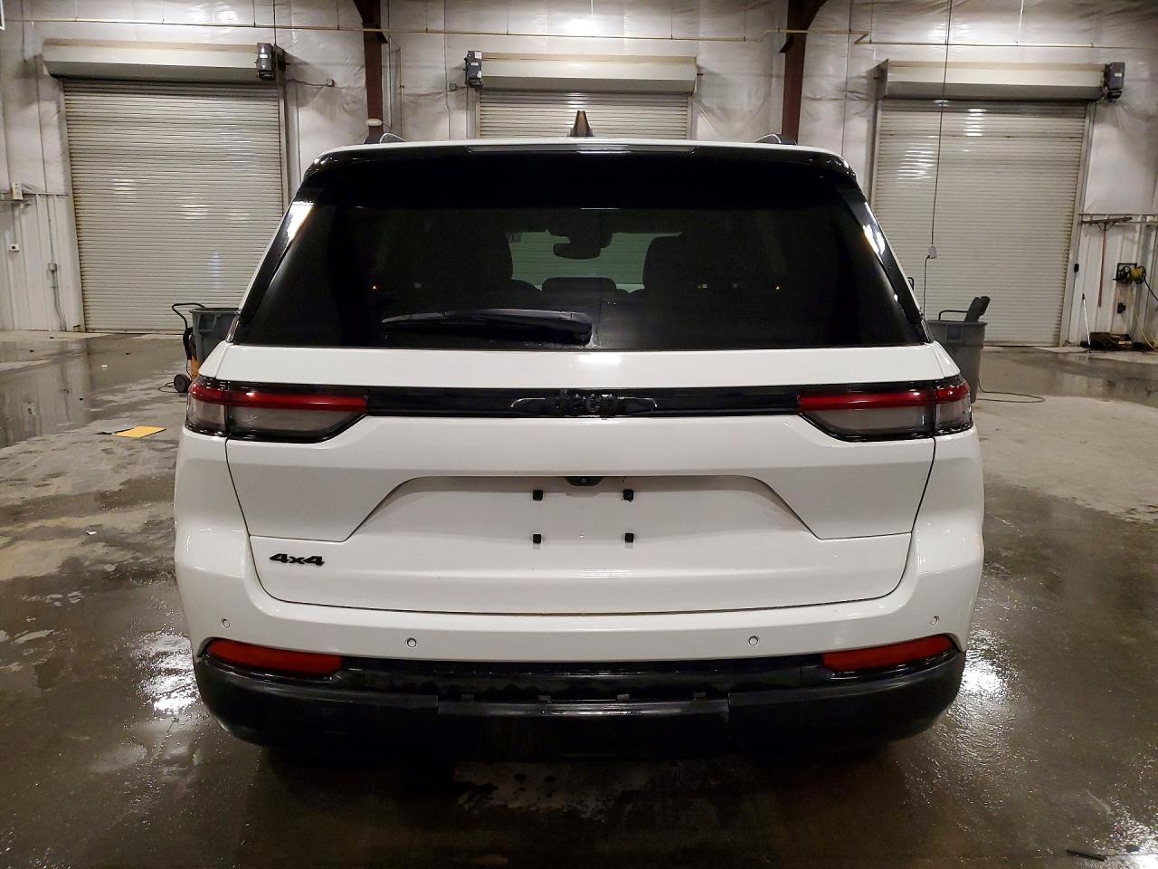 2023 JEEP GRAND CHEROKEE LAREDO photo 16