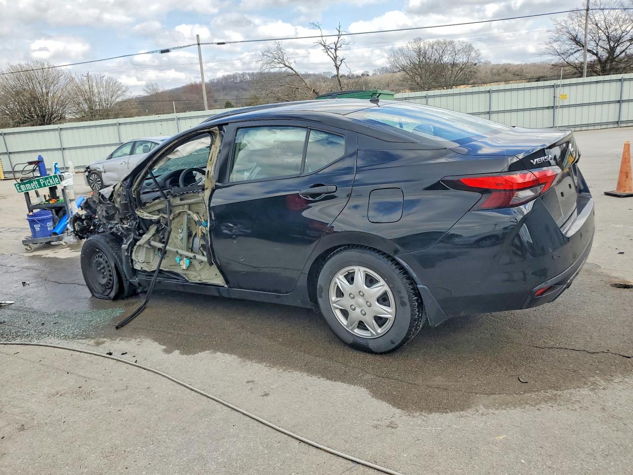 2020 NISSAN VERSA S photo 3